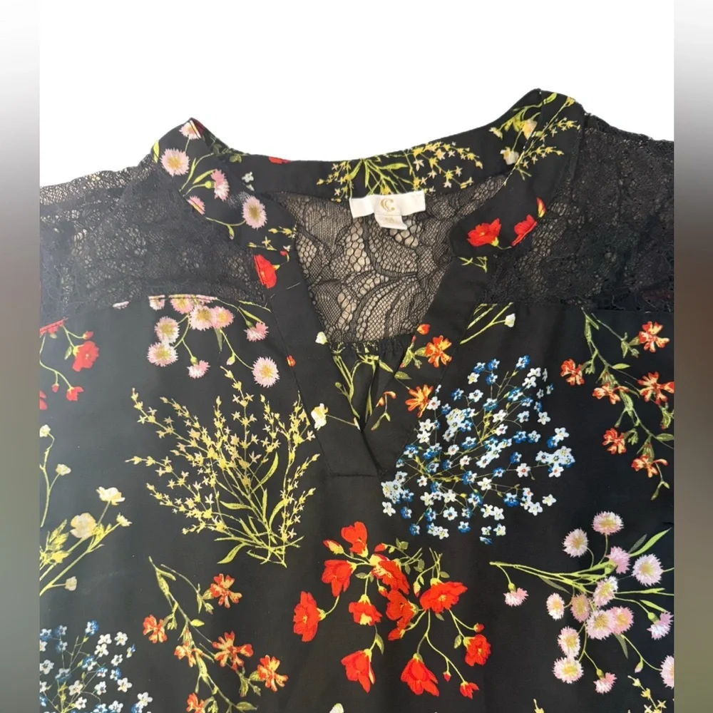 C Black floral Lace Top medium